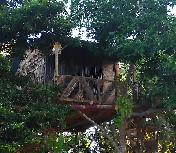 ホリデーパーク Nyuh Bengkok Tree House 2*