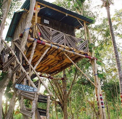 Nyuh Bengkok Tree House 2* Batununggul