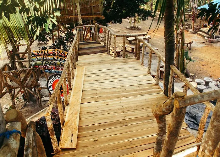 ホリデーパーク Nyuh Bengkok Tree House Batununggul