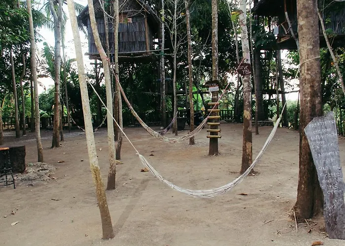 Nyuh Bengkok Tree House 2* Batununggul