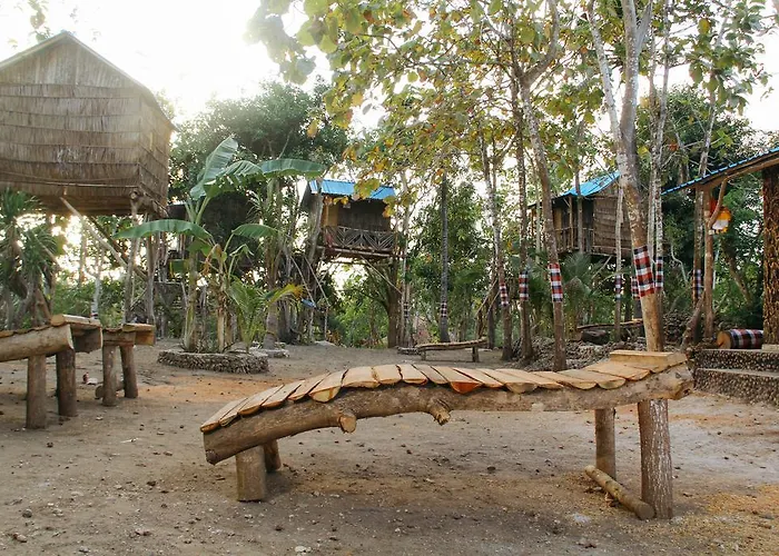 Nyuh Bengkok Tree House Batununggul