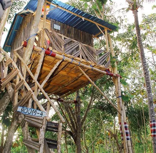 Nyuh Bengkok Tree House 2*
