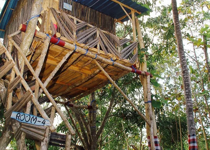 Nyuh Bengkok Tree House ホリデーパーク 2*